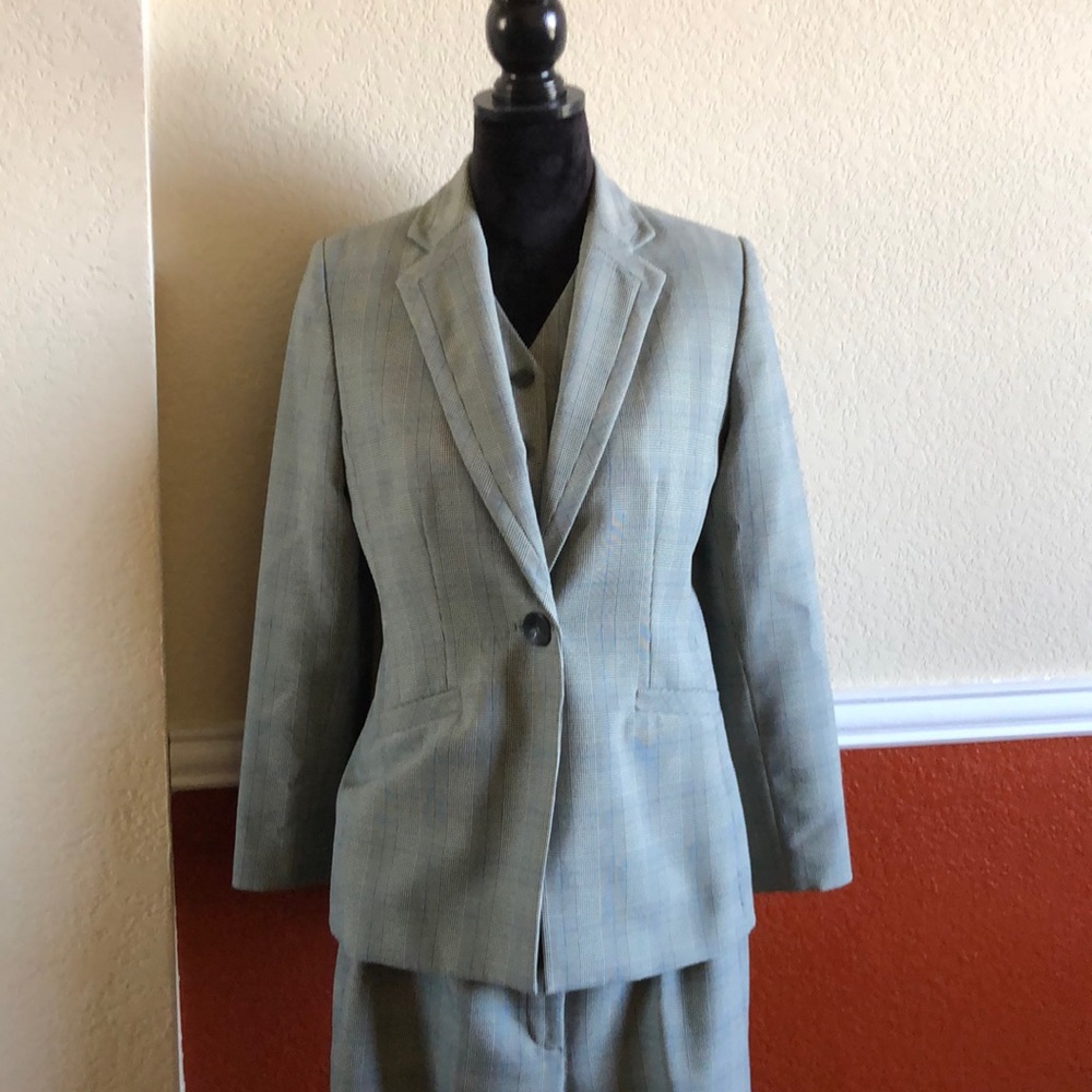 Amanda Smith Women’s 3 Piece Pantsuit